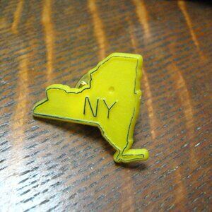 🗽 New York State Map Vintage Lapel Pin